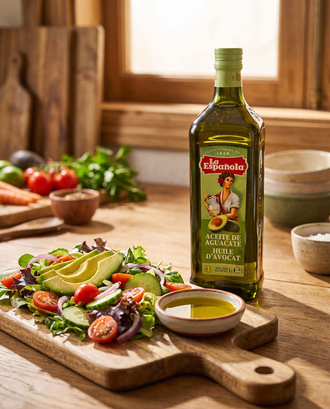 Aceite de aguacate La Espanola con ensalada fresca - uso culinario saludable