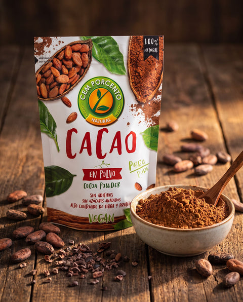 Cacao en polvo 100% natural Cem Porcento 1kg con granos de cacao y bol de cacao