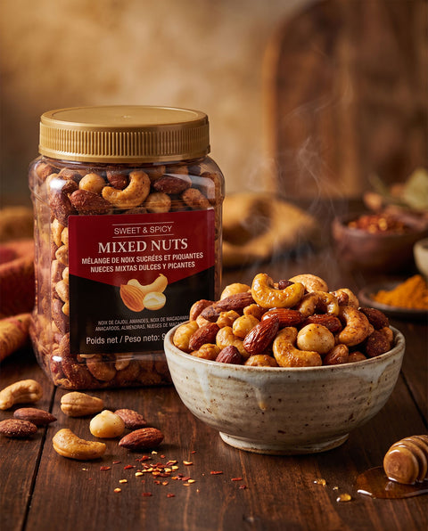 Nueces mixtas dulce y picante Kirkland Signature con bol de frutos secos
